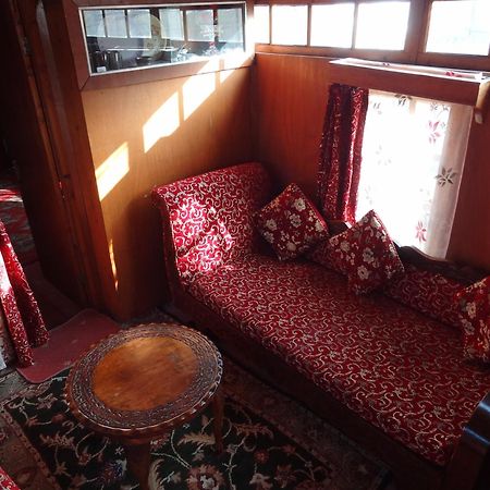 Houseboat Moon Of Kashmir Hotel Srīnagar Quarto foto