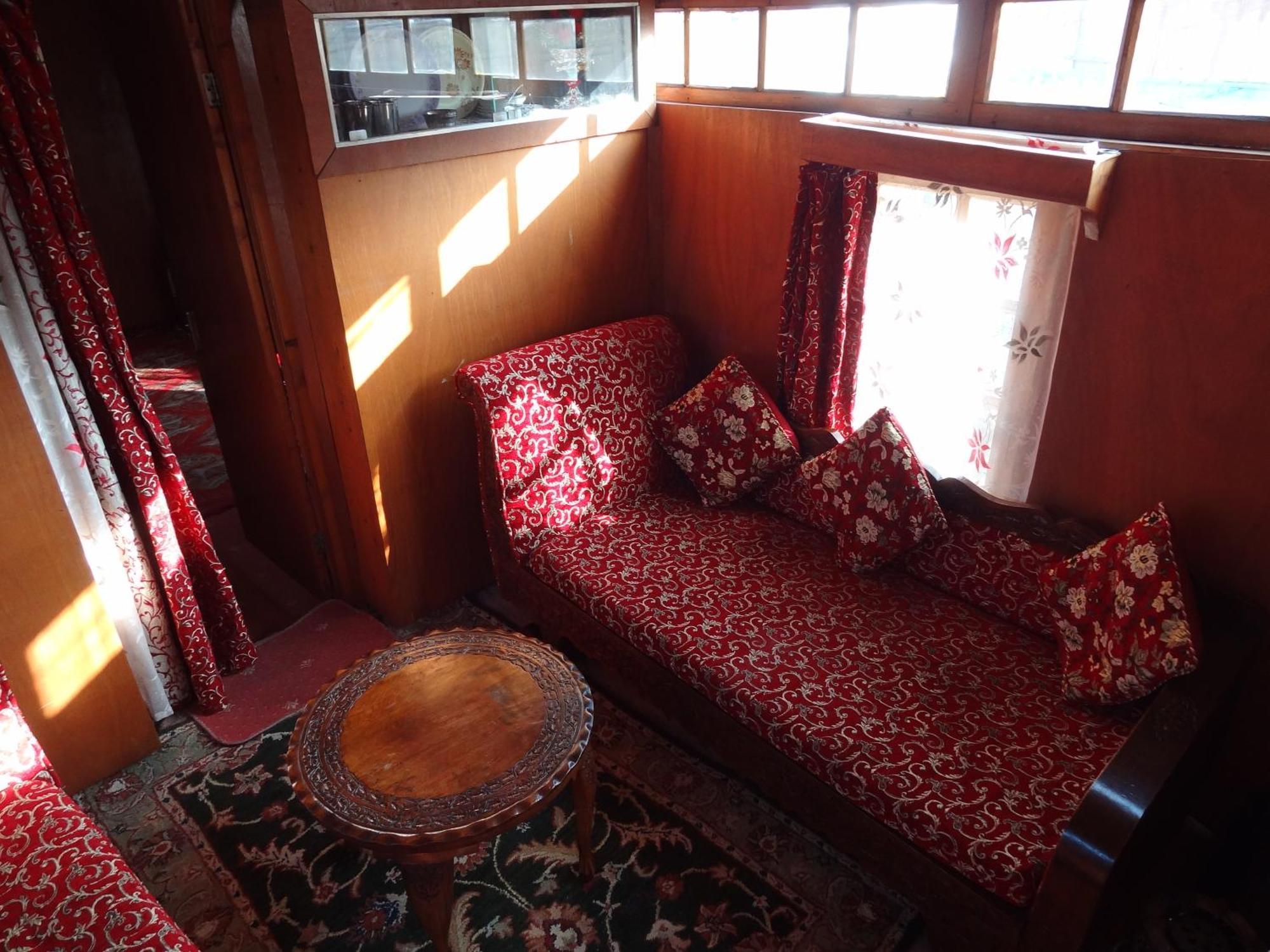 Houseboat Moon Of Kashmir Hotel Srīnagar Quarto foto