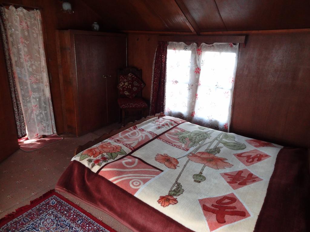 Houseboat Moon Of Kashmir Hotel Srīnagar Quarto foto